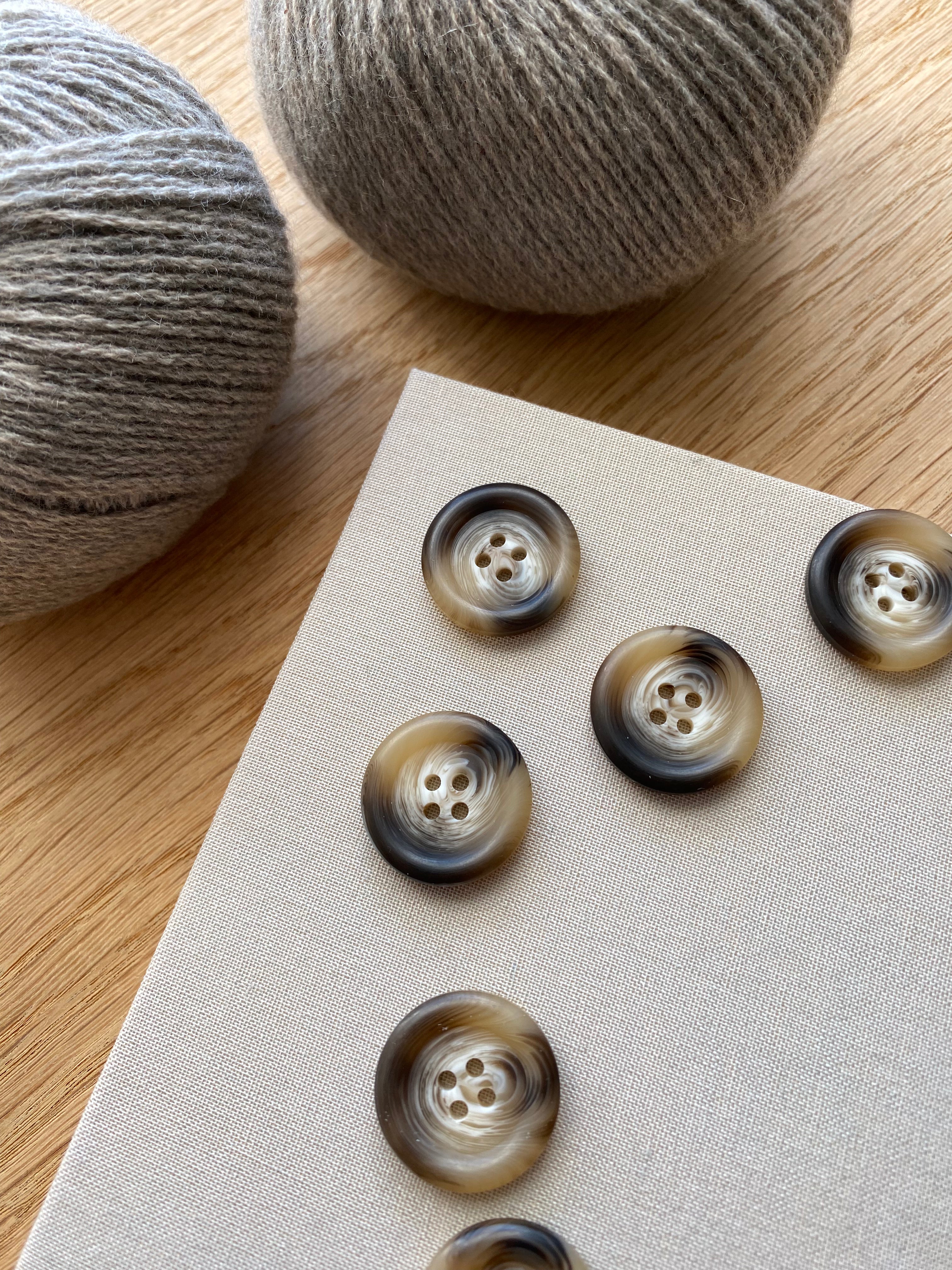 Knapper - brunmeleret (18 mm)